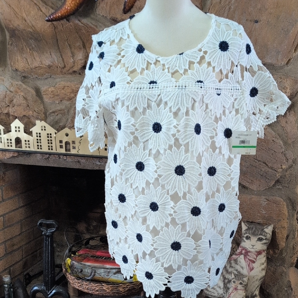 Raffella Chic Floral Lace Blouse - White and Black Size L